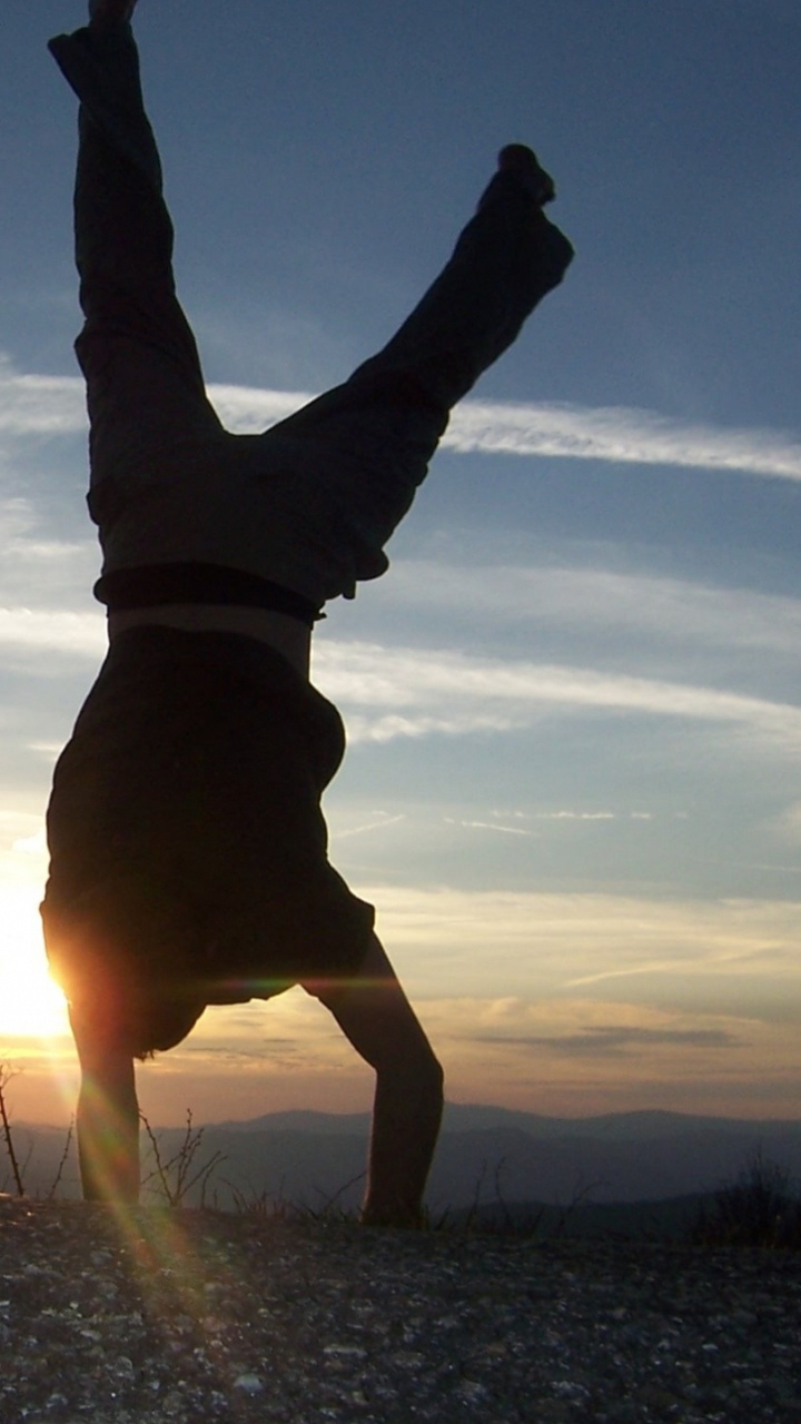 Обои скачок, солнечный свет, восход солнца, утро, атмосфера земли в разрешении 720x1280