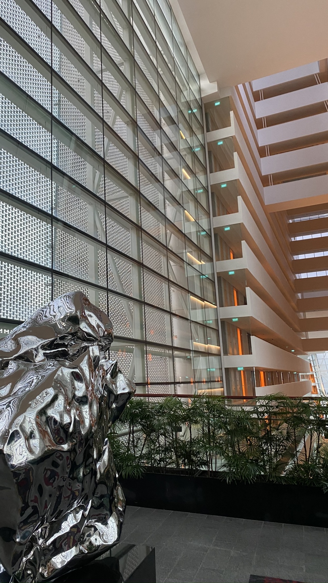 Обои архитектура, скульптура, коммерческое здание, башня, дизайн в разрешении 1080x1920