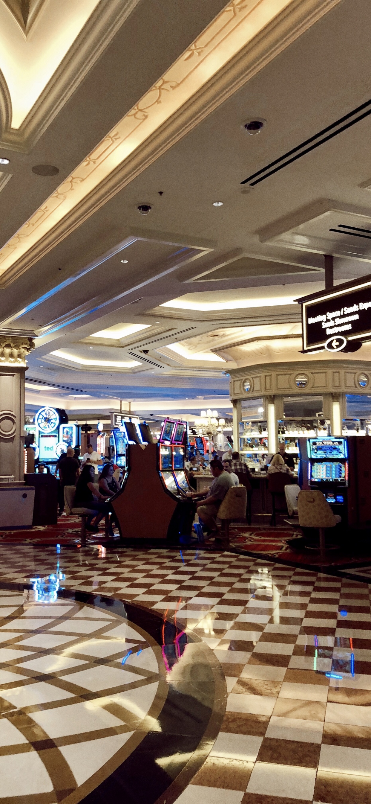 Обои Александра Сумм, освещение, дизайн интерьера, потолок, лобби в разрешении 1242x2688