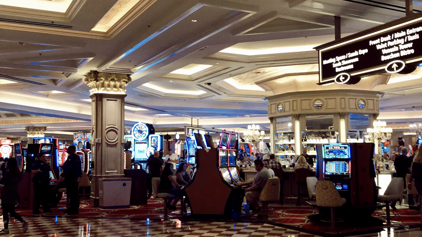 Обои Александра Сумм, освещение, дизайн интерьера, потолок, лобби в разрешении 1366x768