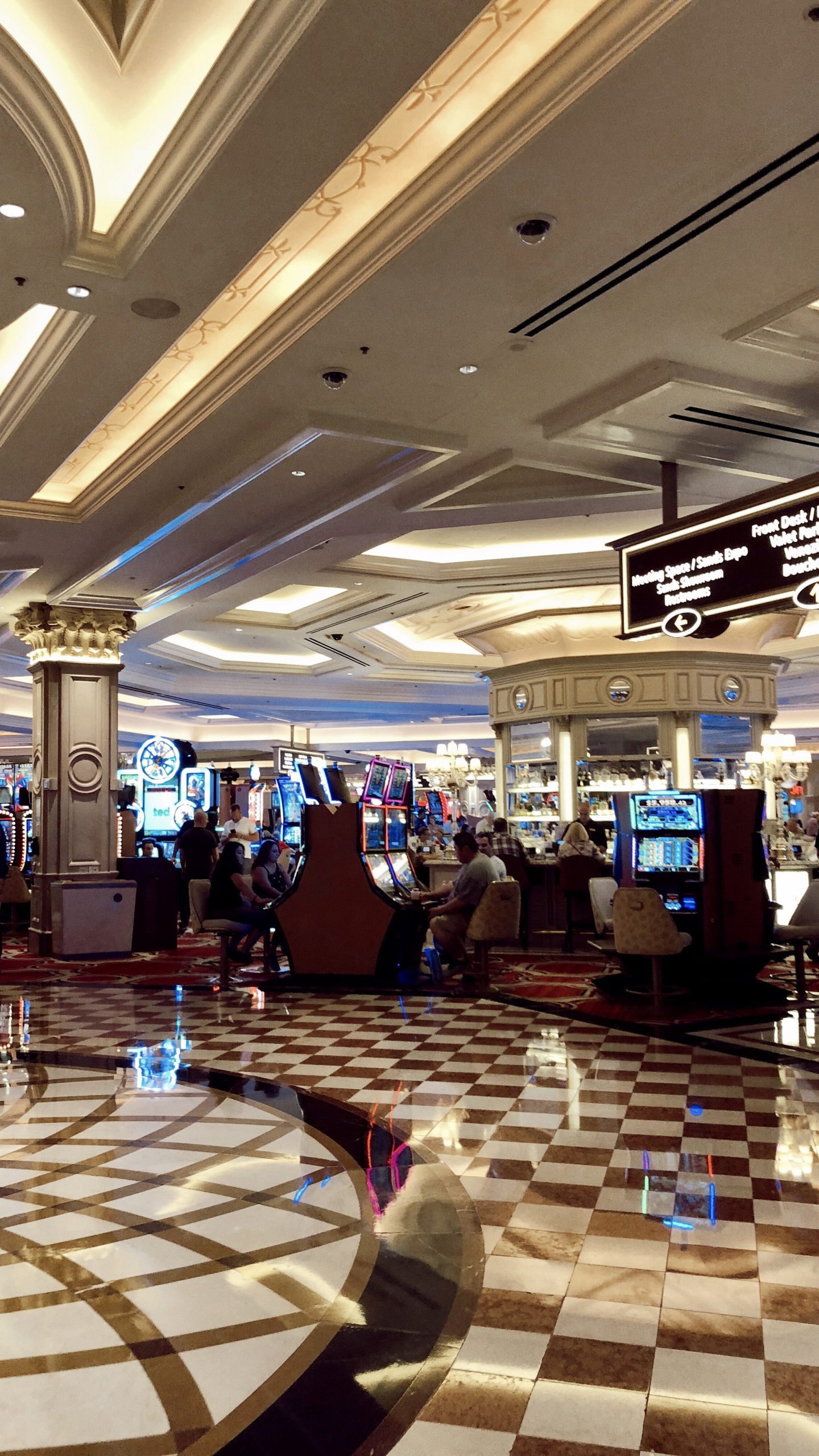 Обои Александра Сумм, освещение, дизайн интерьера, потолок, лобби в разрешении 1440x2560