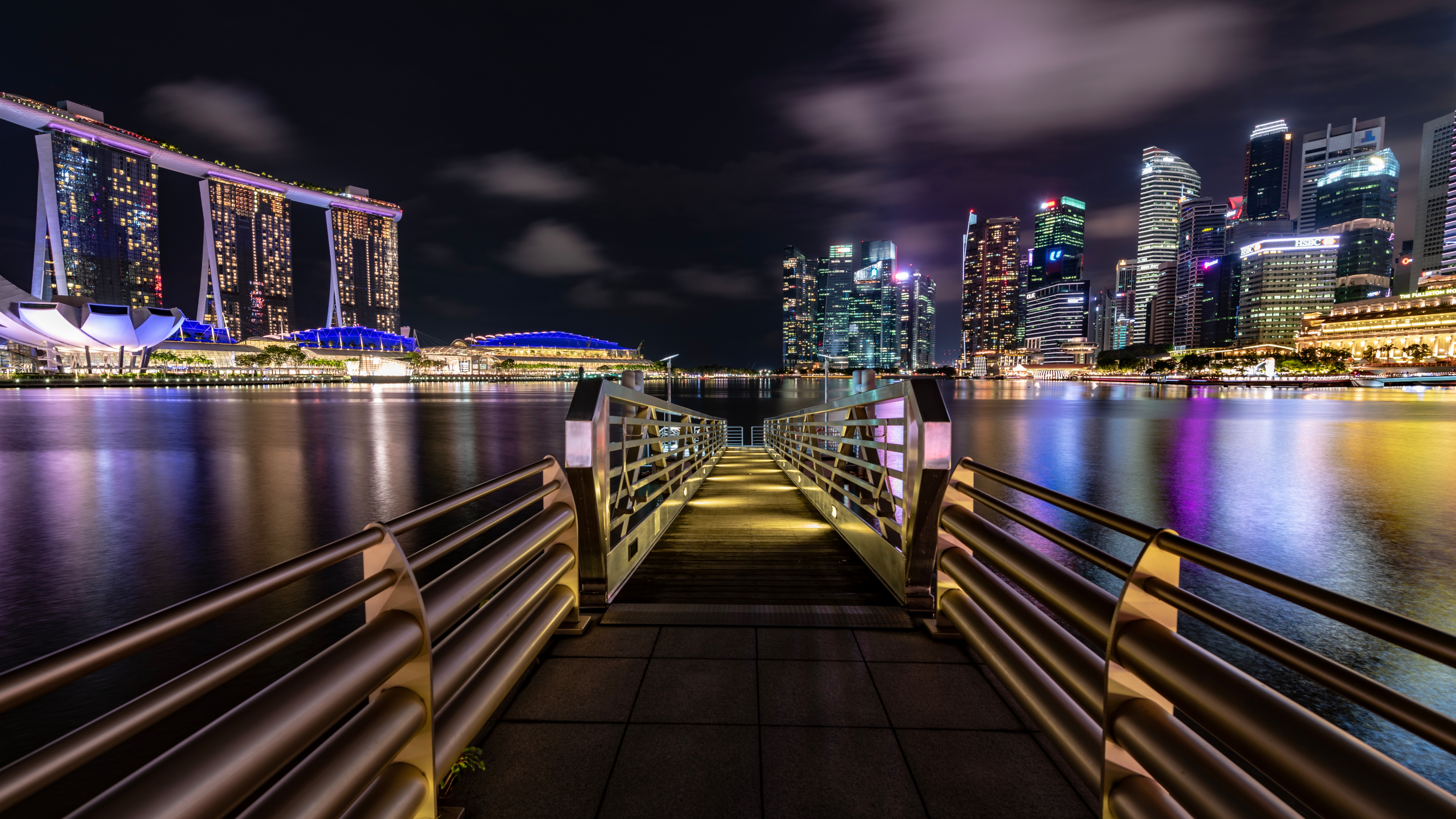 Обои Марина Бэй Сэндс Сингапур, Научно-Художественного Музея, городской пейзаж, ночь, городской район в разрешении 7680x4320