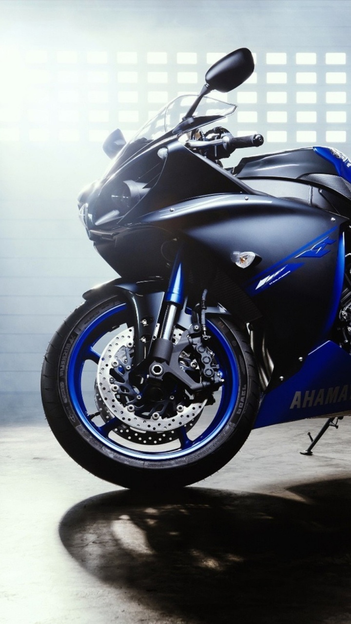 Обои шина, мотоцикл, корпорация Yamaha, спортивный мотоцикл, Ямаха мотор Компани в разрешении 720x1280