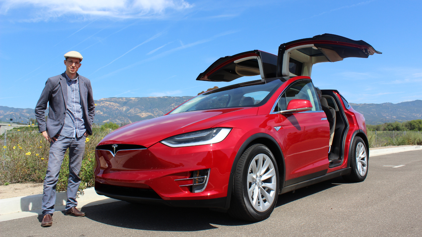 Обои Tesla Model 3, авто, Tesla Model S, лист Ниссана, семейный автомобиль в разрешении 1366x768