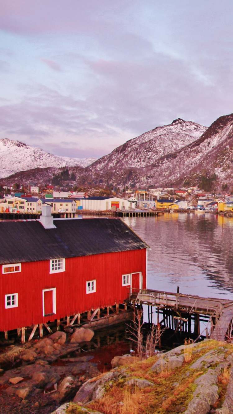 Обои отражение, достопримечательность, природа, гора, фьорд в разрешении 750x1334