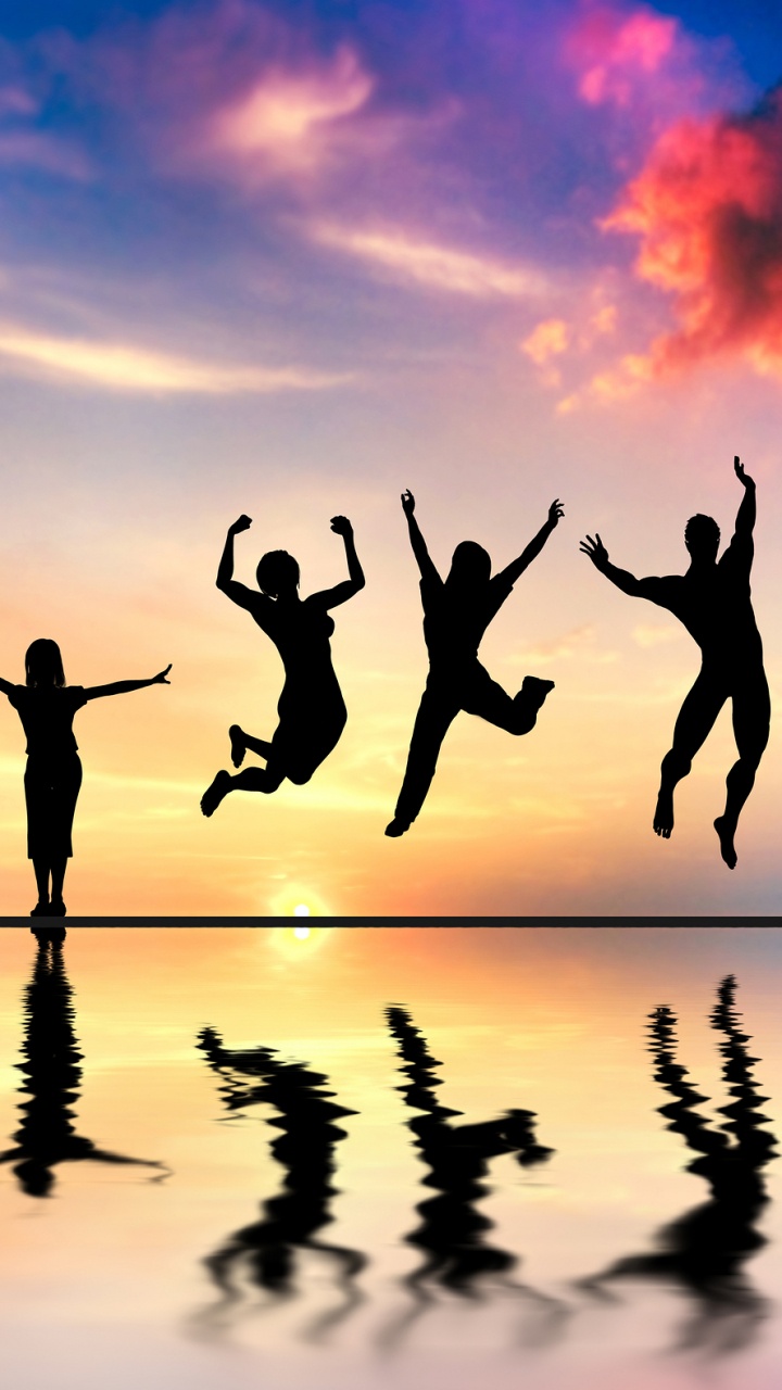 Обои счастье, вода, отражение, забава, силуэт в разрешении 720x1280