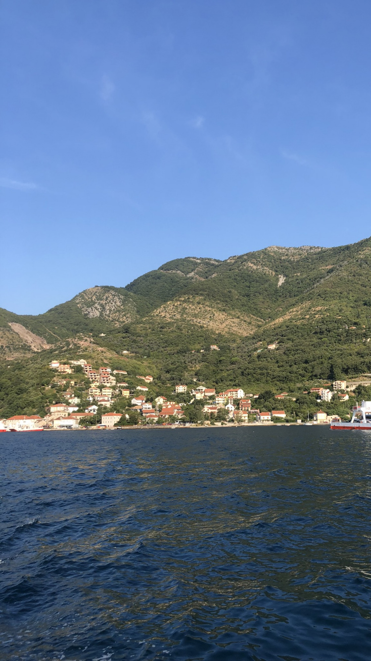 Обои вода, горный рельеф, холм, нагорье, водный путь в разрешении 750x1334