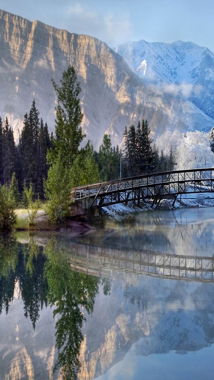 Обои зима, отражение, природа, гора, горный рельеф в разрешении 720x1280