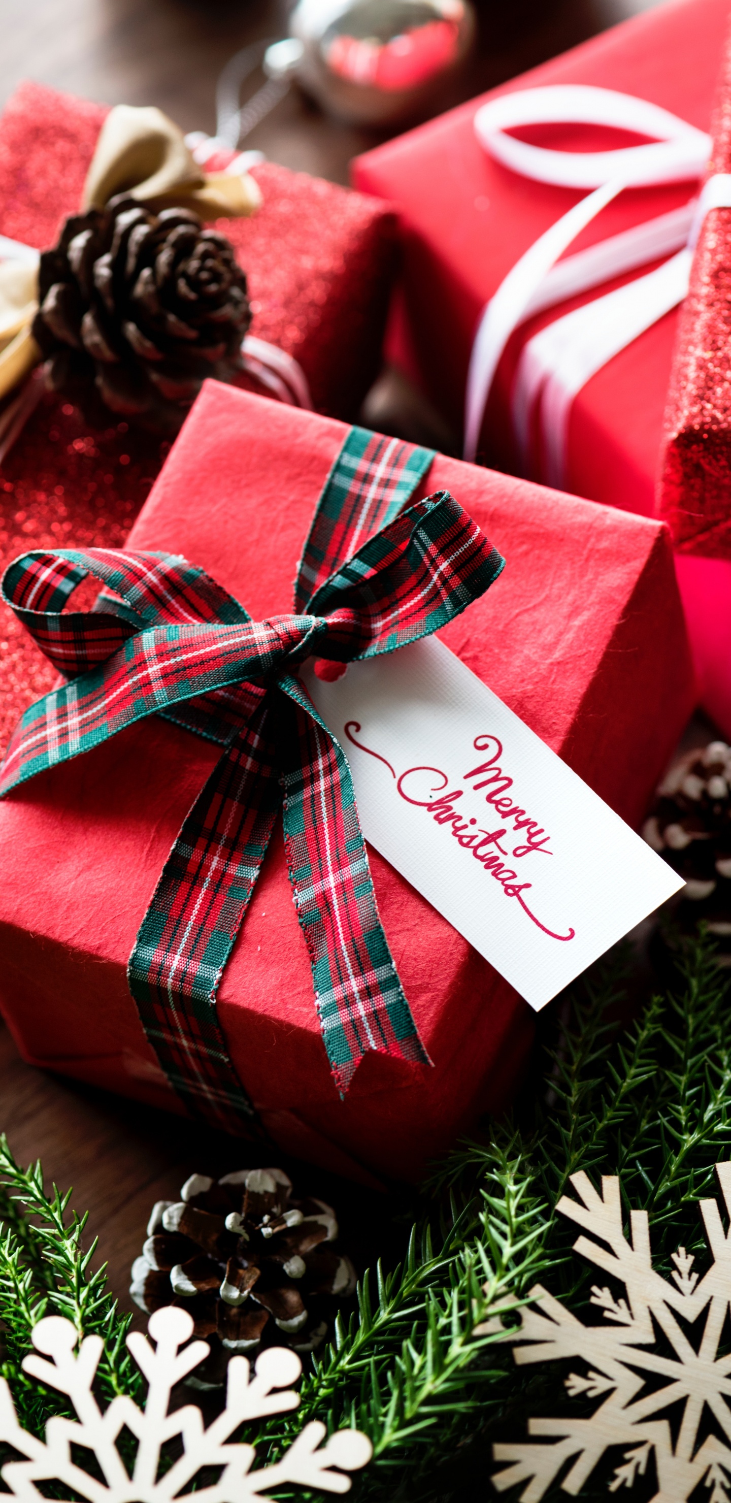 Обои подарок, Рождественский подарок, подарочная упаковка, Рождественский день, настоящее время в разрешении 1440x2960
