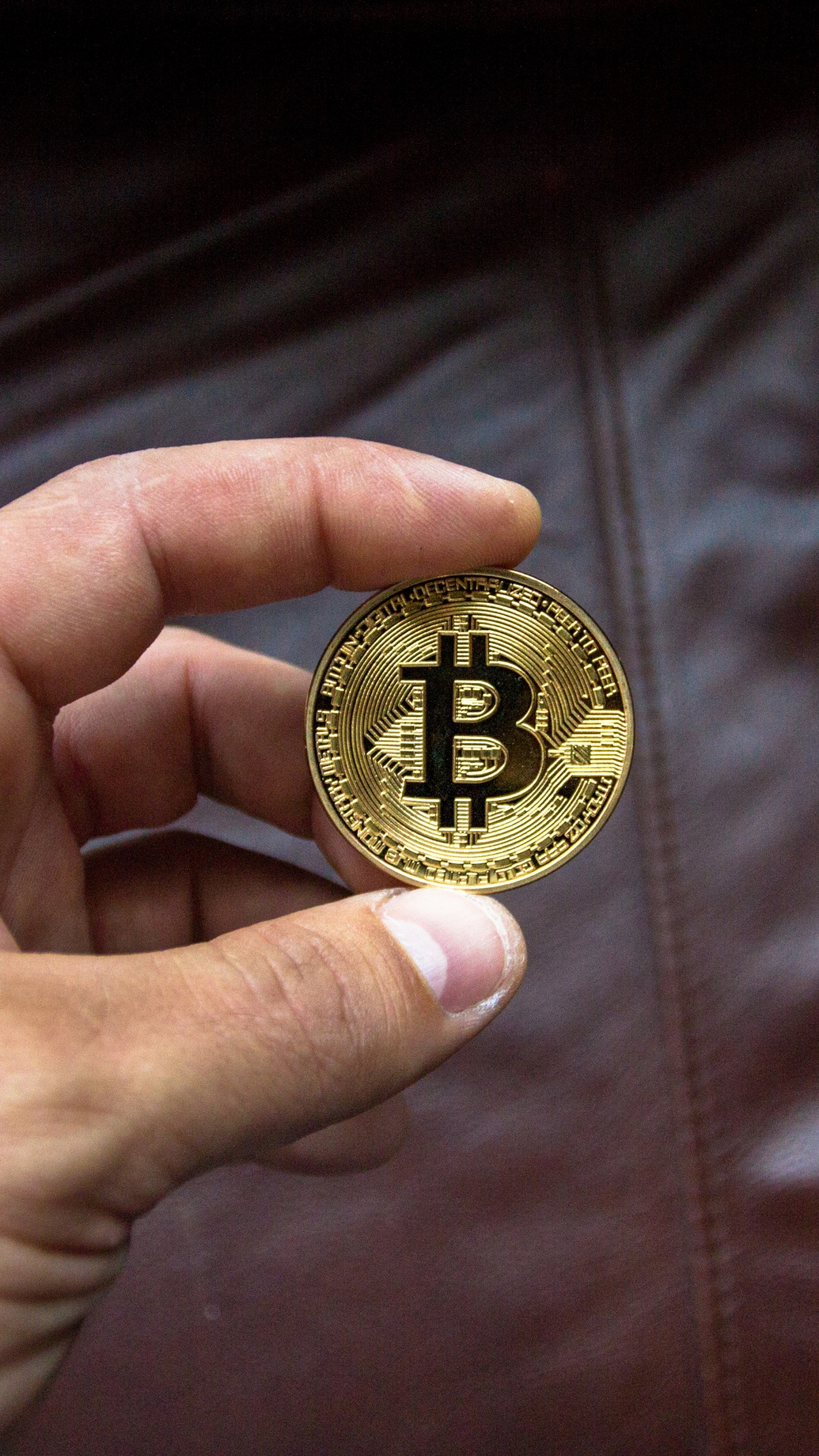 Обои биткоин силы, биткоин, Криптовалюта, Биткоин Золото, палец в разрешении 1080x1920