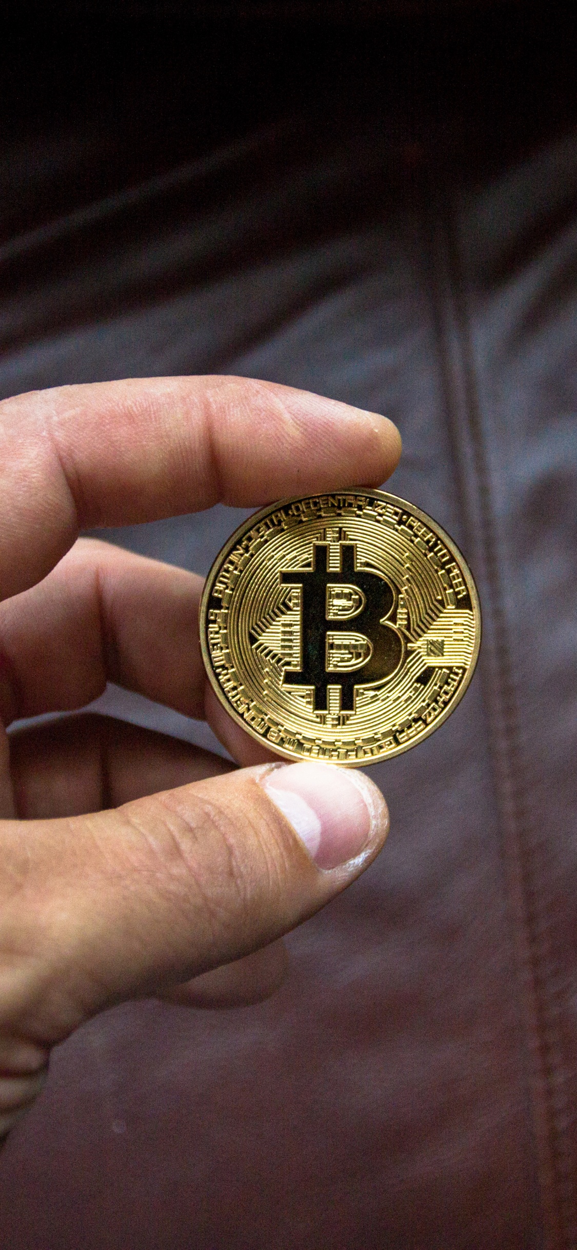 Обои биткоин силы, биткоин, Криптовалюта, Биткоин Золото, палец в разрешении 1125x2436