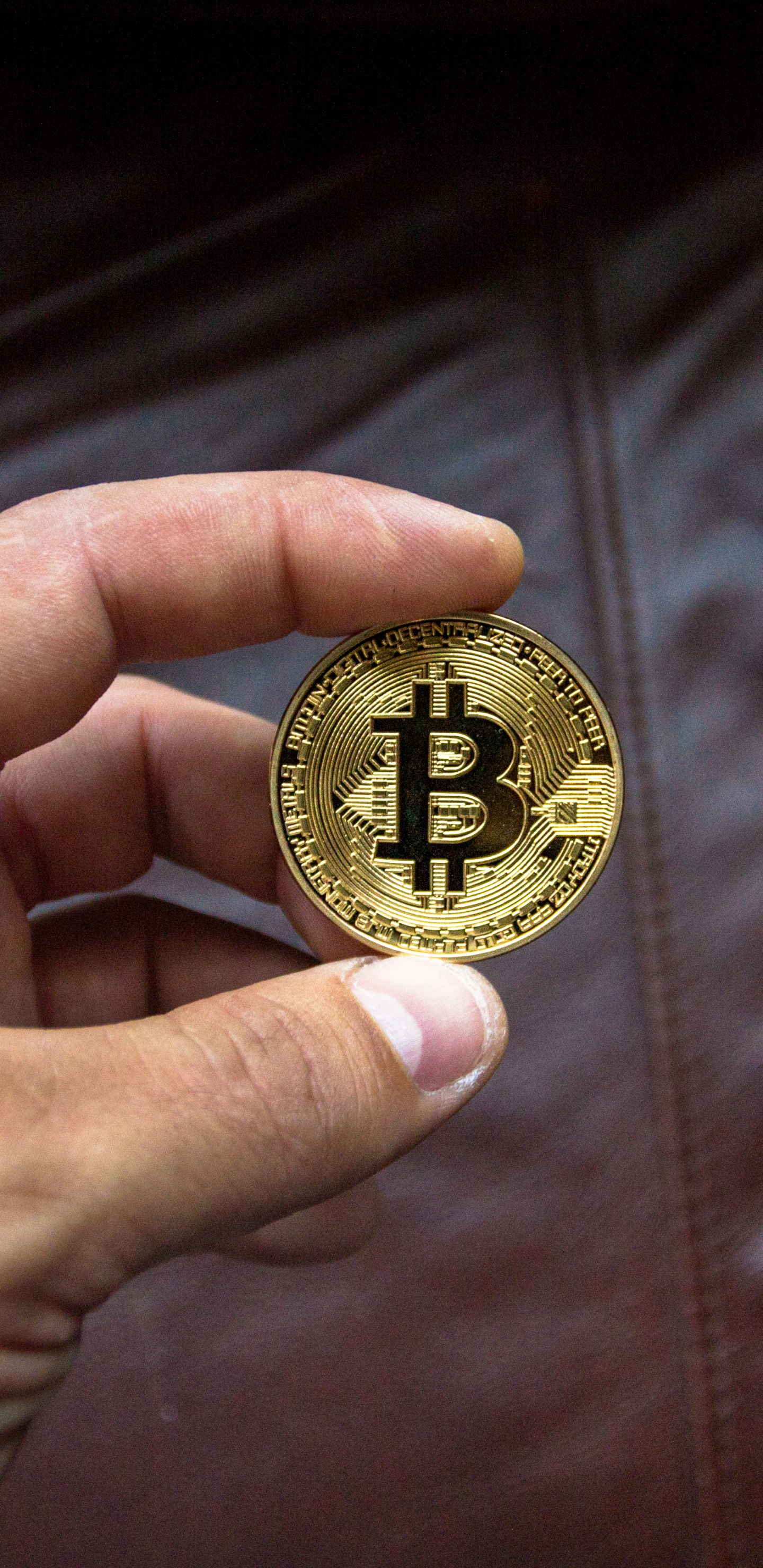 Обои биткоин силы, биткоин, Криптовалюта, Биткоин Золото, палец в разрешении 1440x2960