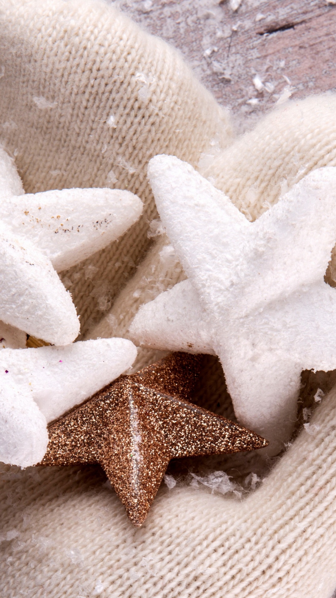 Обои снежные рукавицы, зима, снег, варежка, перчатка в разрешении 1080x1920