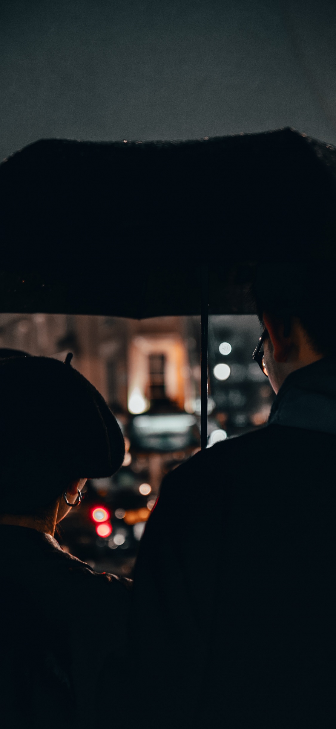 Обои свет, отражение, полутона и оттенки, автомобильное освещение, темнота в разрешении 1125x2436