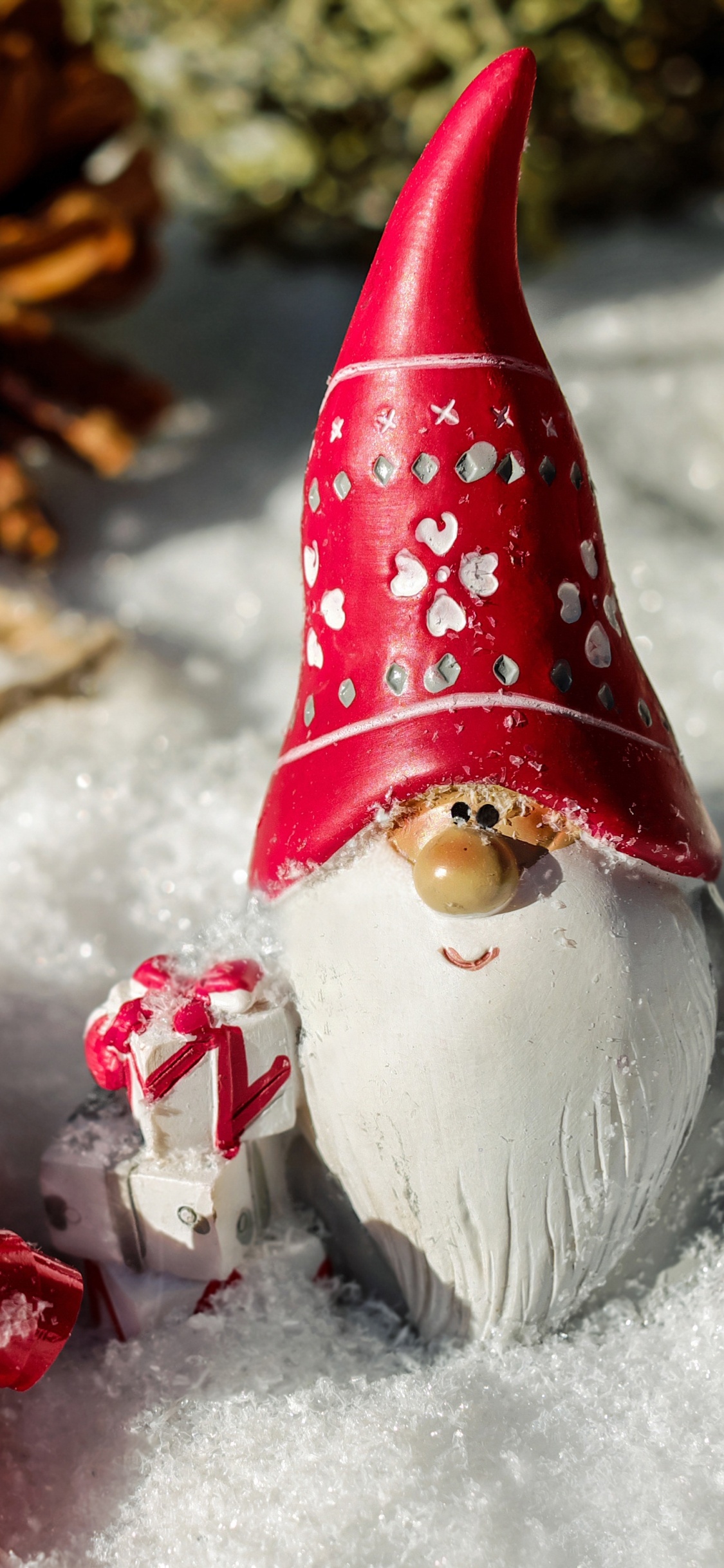 Обои Рождественский день, Санта-Клаус, Рождественские украшения, рождественский орнамент, Рождество в разрешении 1125x2436