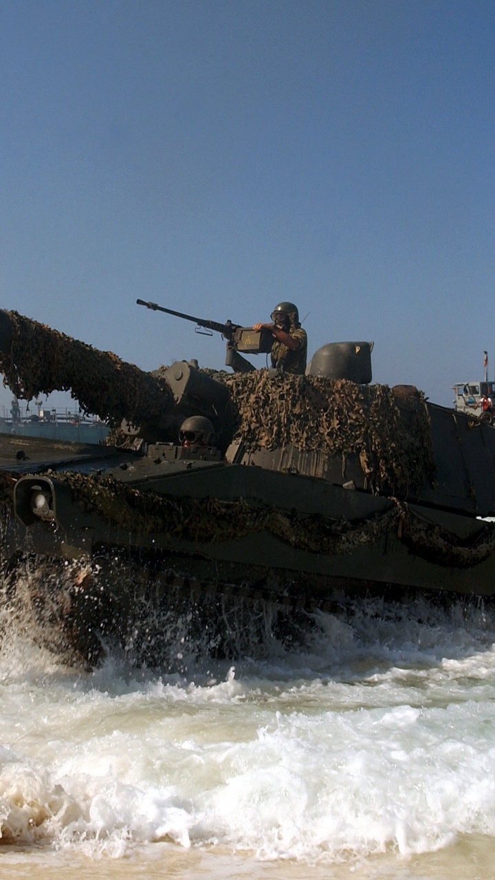 Обои Гаубица м109, бак, море, 155 мм, военнослужащие в разрешении 720x1280