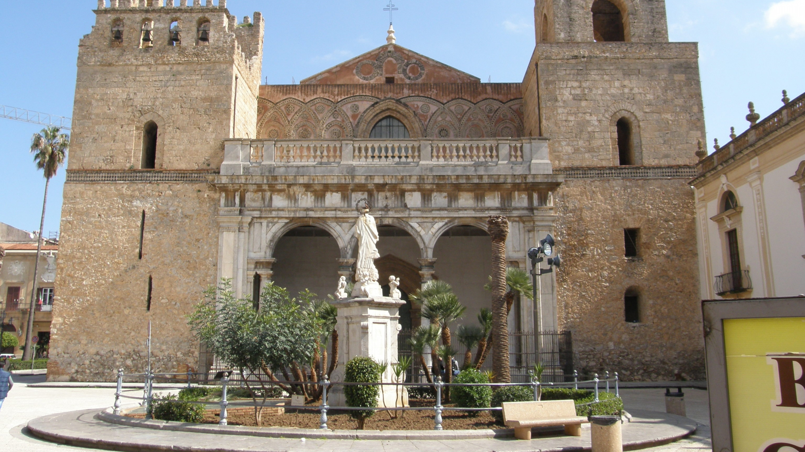 Обои собор Монреале, средневековая архитектура, Византийская архитектура, здание, классическая архитектура в разрешении 2560x1440