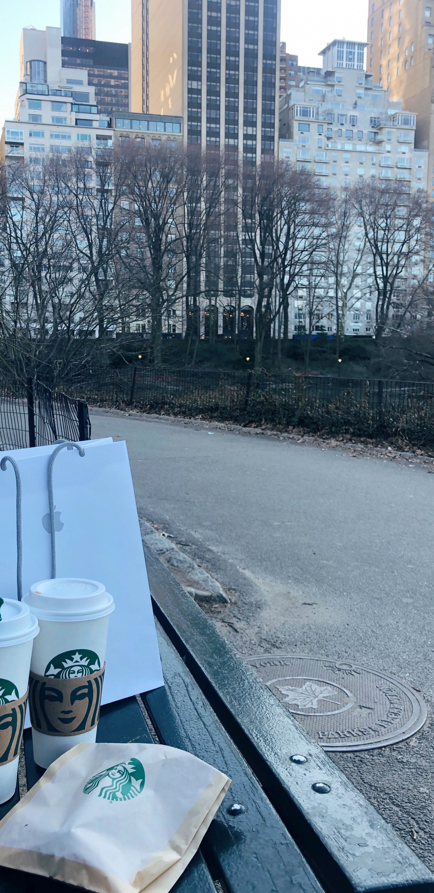 Обои городской район, вода, небьющиеся, башня, здание в разрешении 1440x2960