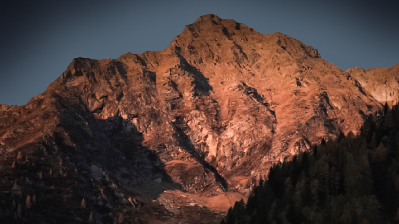 Обои яблоко, смартфон, гора, атмосфера, облако в разрешении 1280x720