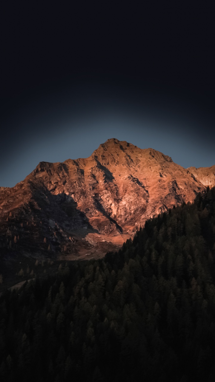 Обои яблоко, смартфон, гора, атмосфера, облако в разрешении 720x1280