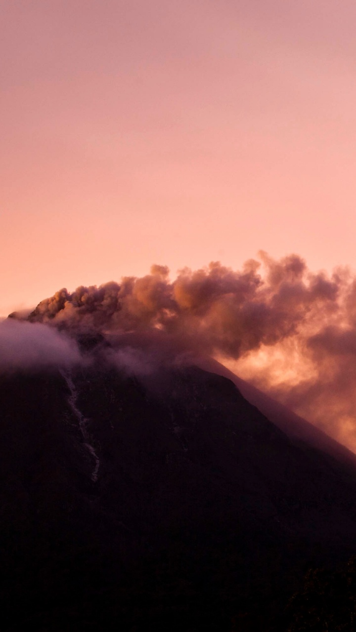 Обои Синабунг, вулкан, вулканический пепел, лава, облако в разрешении 720x1280