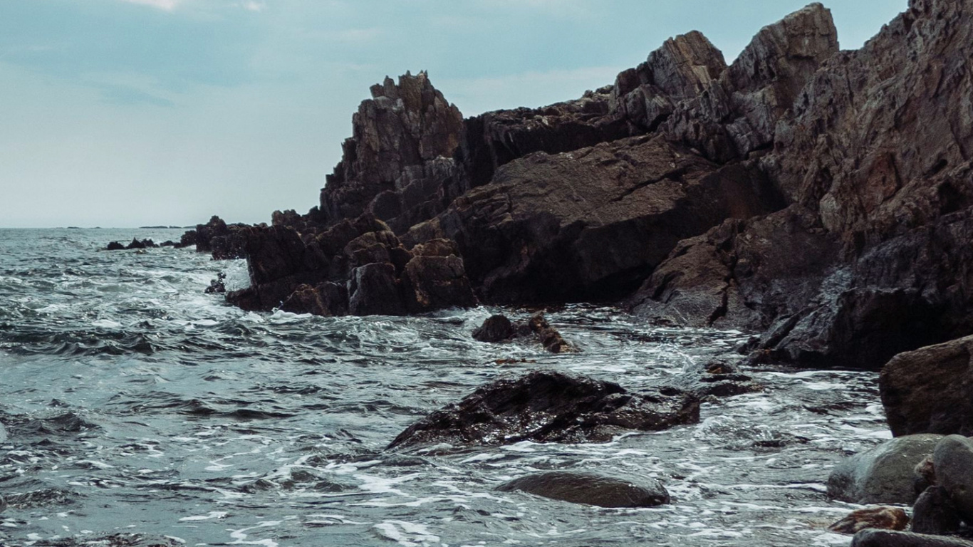 Обои море, побережье, вода, природа, рок в разрешении 1366x768
