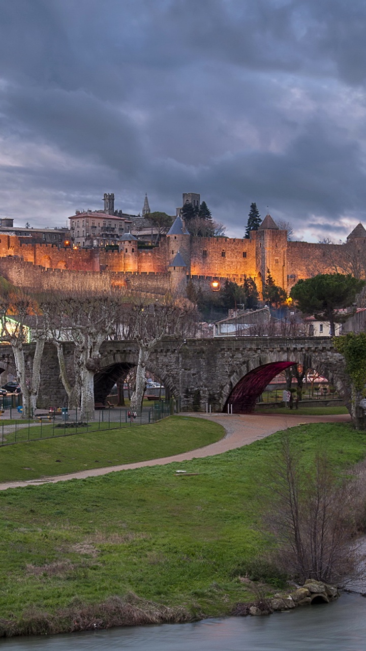 Обои городок, облако, замок, здание, город в разрешении 720x1280