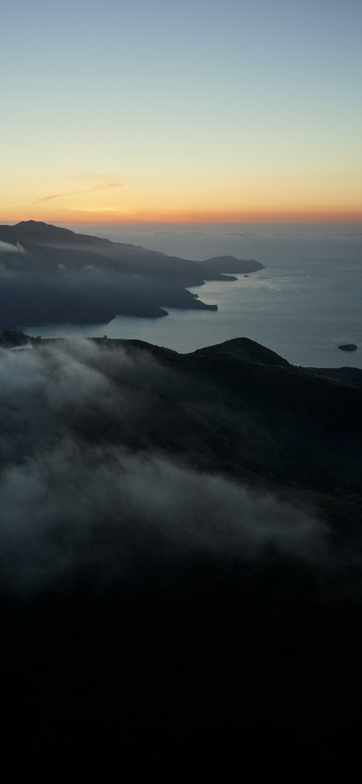 Обои яблоко, водоем, природа, атмосфера, гидроресурсы в разрешении 1242x2688