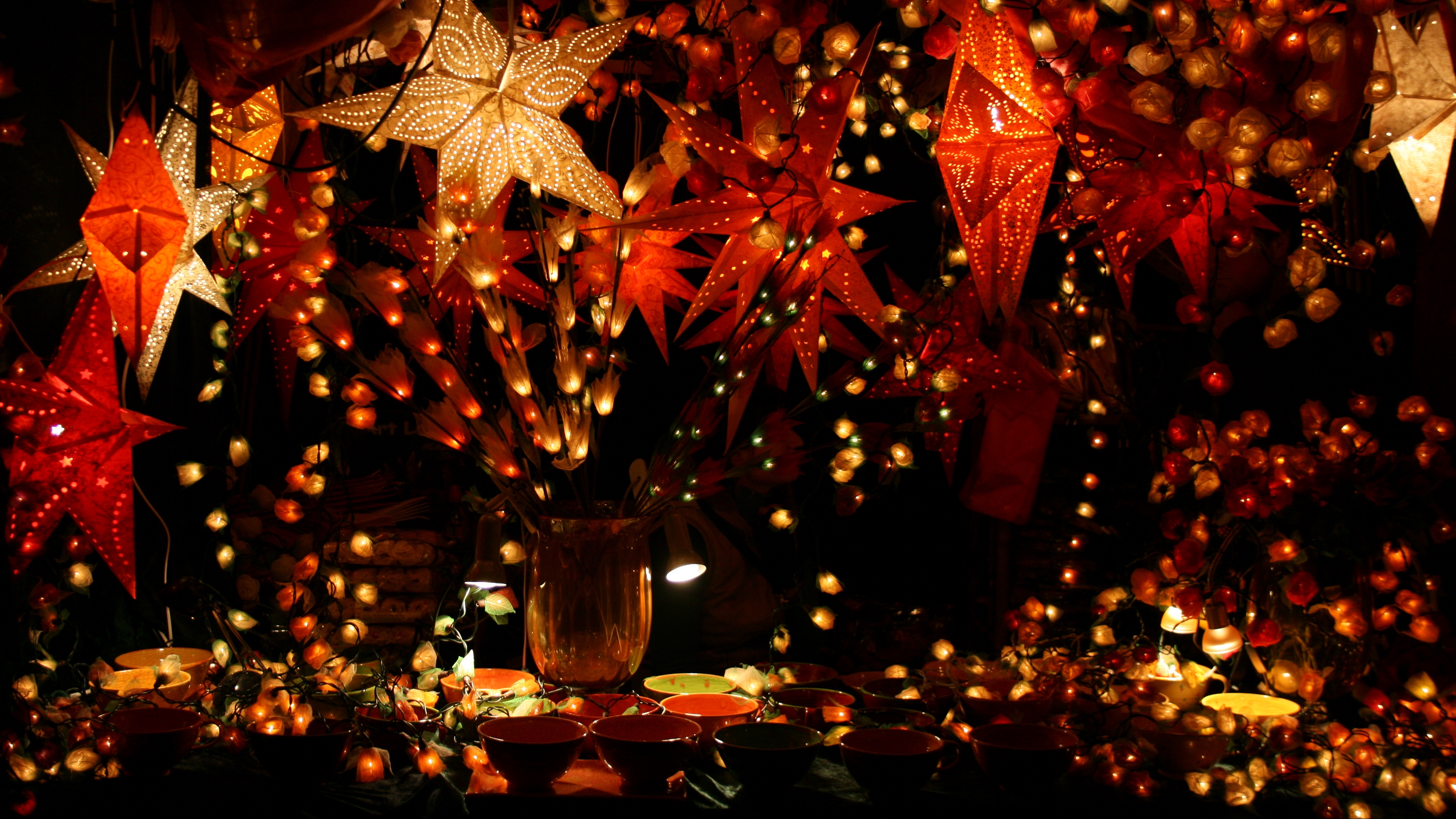 Обои Рождественские украшения, Рождественский день, гирлянда, рождественский орнамент, Санта-Клаус в разрешении 3840x2160