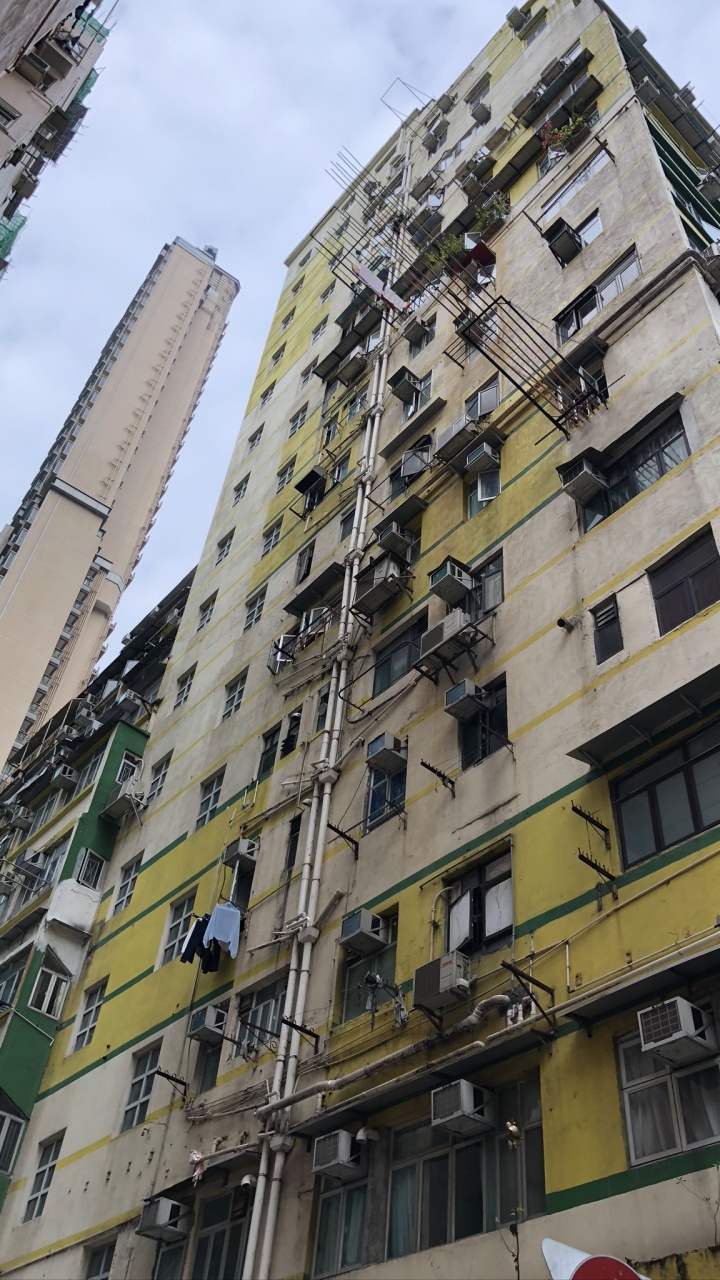 Обои башня, дневное время, архитектура, желтый, кондоминиум в разрешении 720x1280