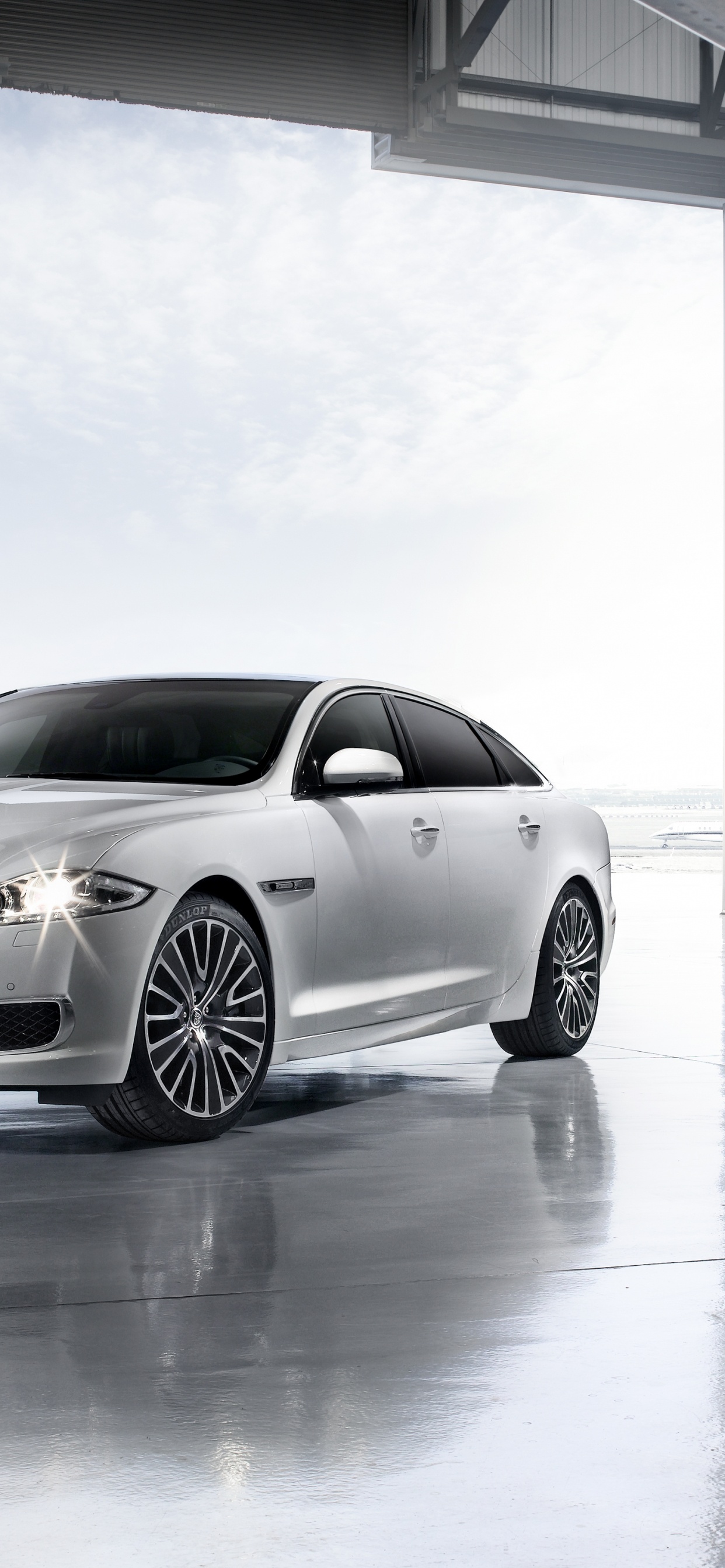 Обои Ягуар XJ в 2012, jaguar land rover, Ягуар, авто, Ягуар xj в разрешении 1242x2688