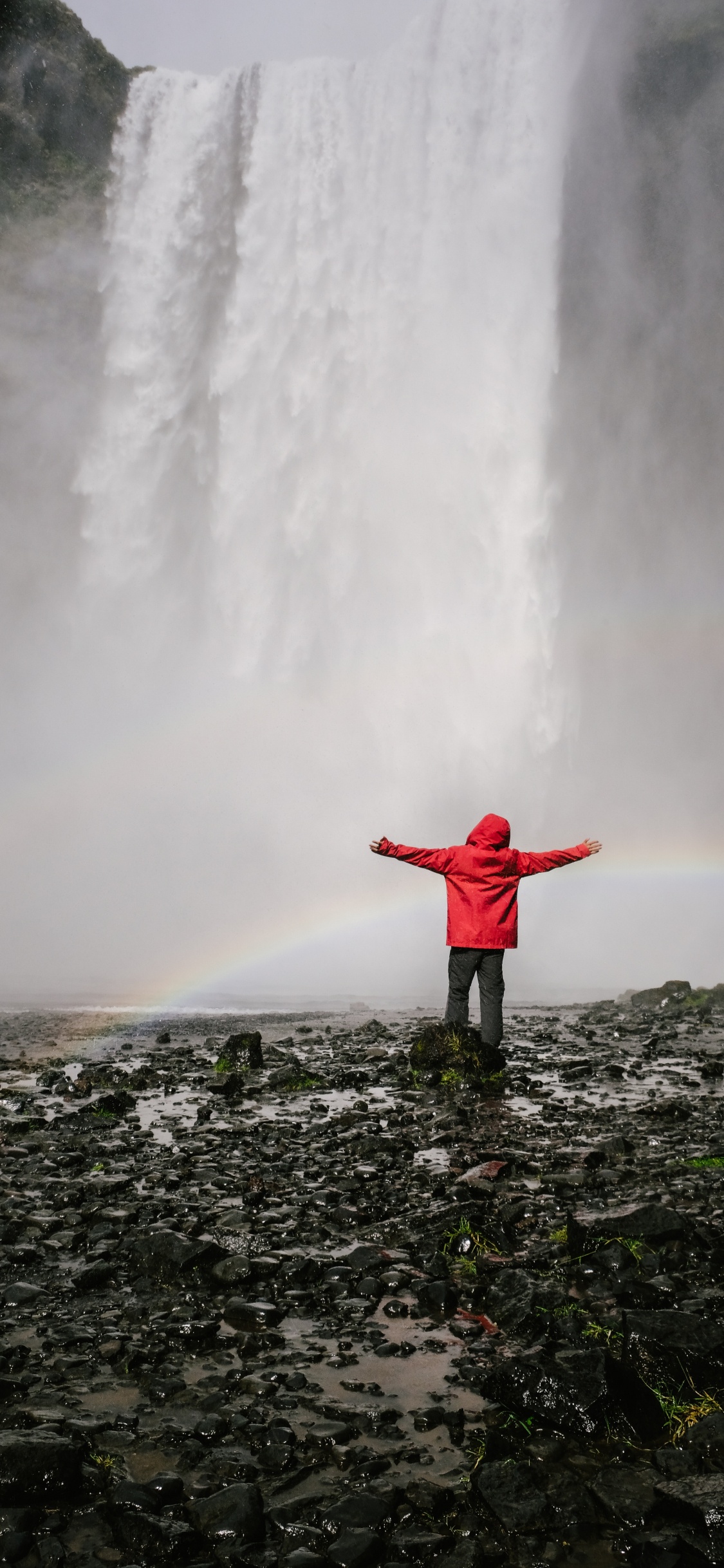 Обои водопад, вода, природа, приключения, водные элементы в разрешении 1125x2436