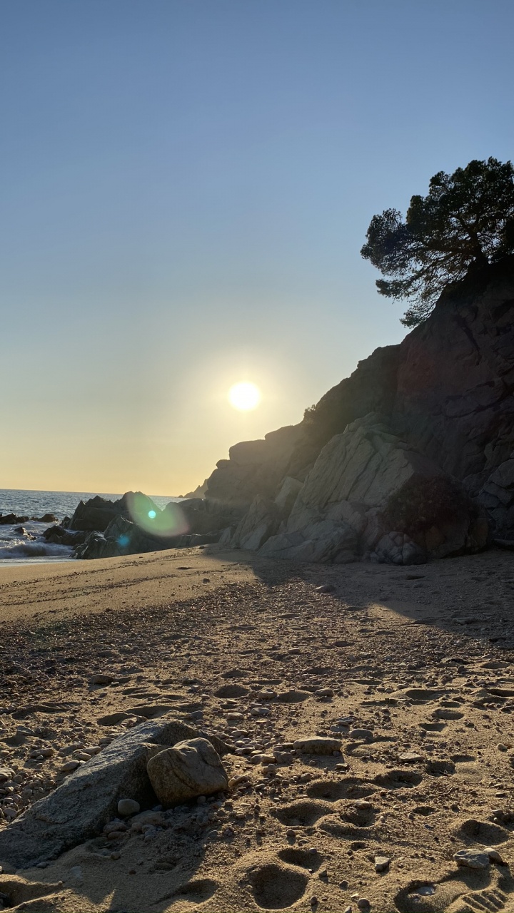 Обои море, солнце, побережье, рок, берег в разрешении 720x1280