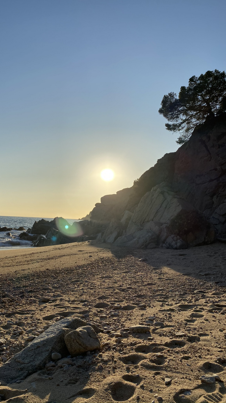 Обои море, солнце, побережье, рок, берег в разрешении 750x1334