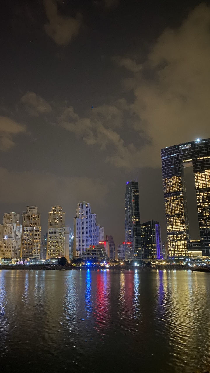 Обои городской пейзаж, вода, дневное время, башня, ночь в разрешении 720x1280