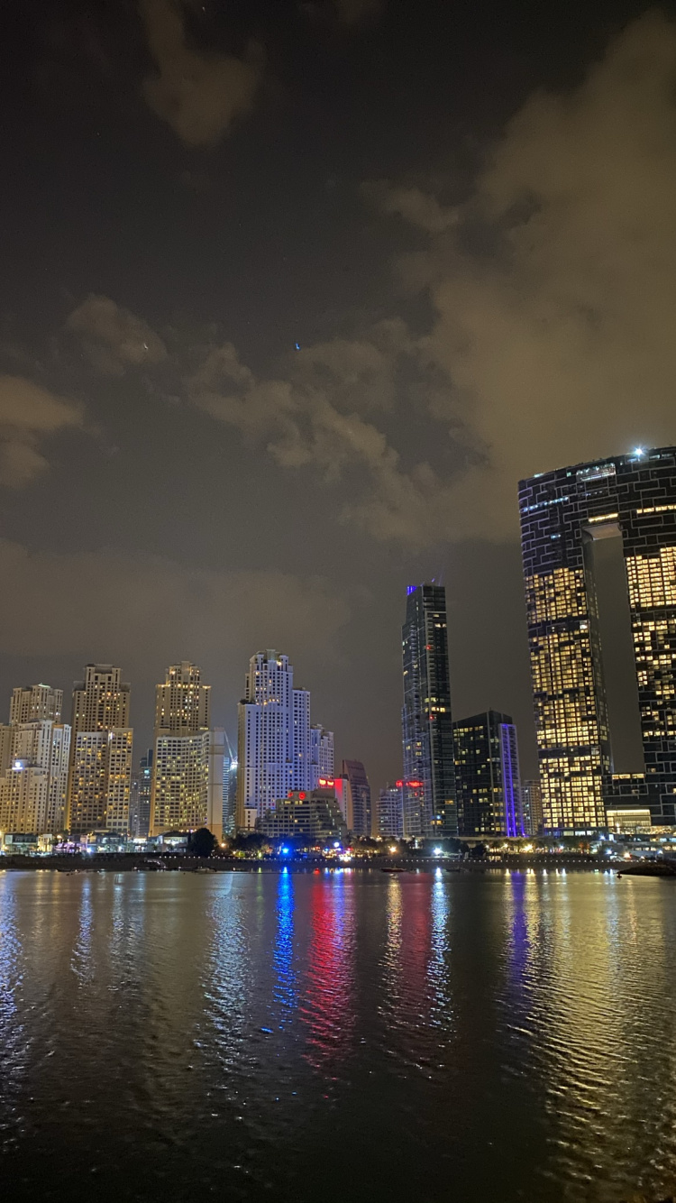 Обои городской пейзаж, вода, дневное время, башня, ночь в разрешении 750x1334