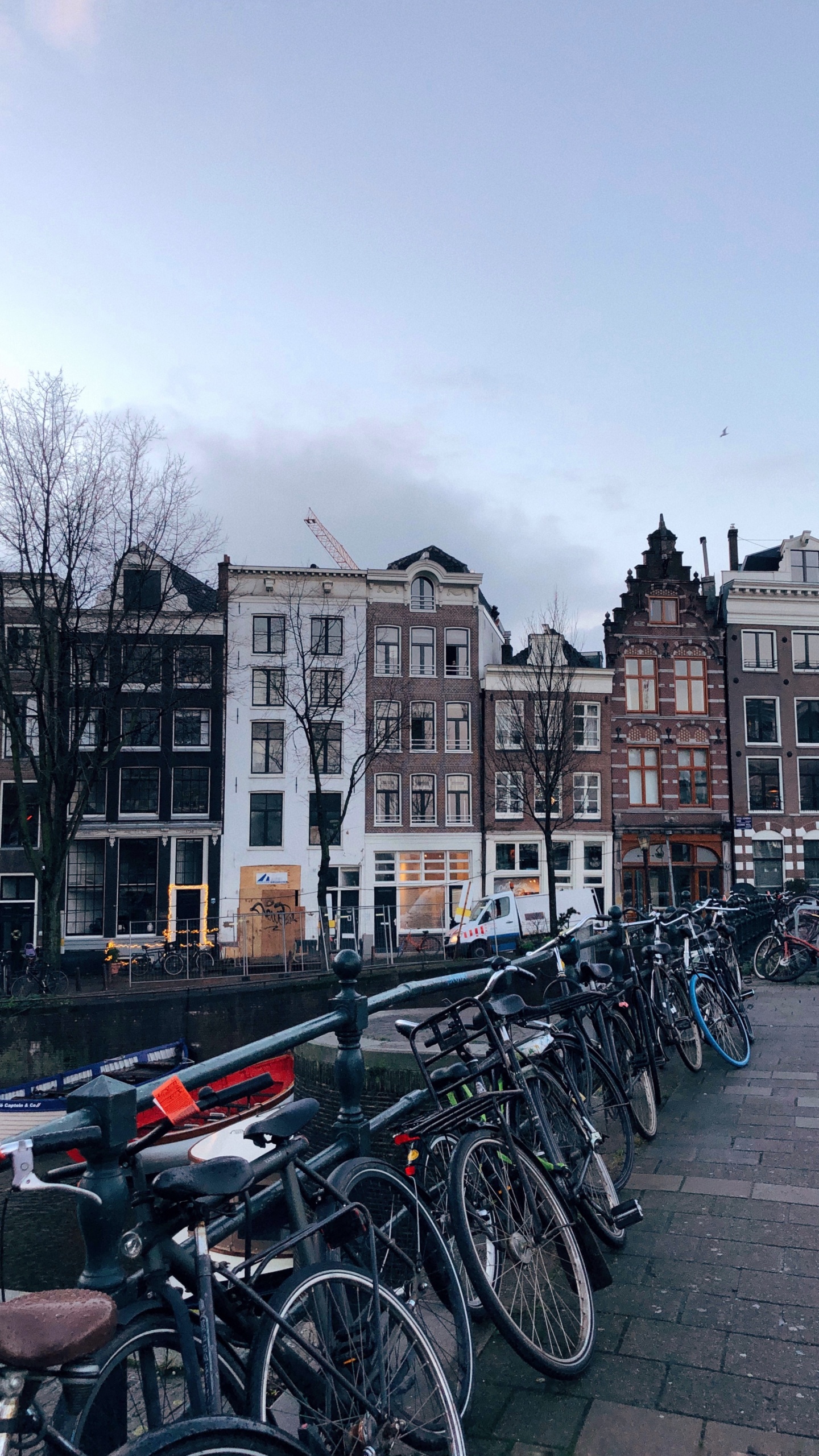 Обои канал, дорожный велосипед, велосипед, гибридный велосипед, водный путь в разрешении 1440x2560