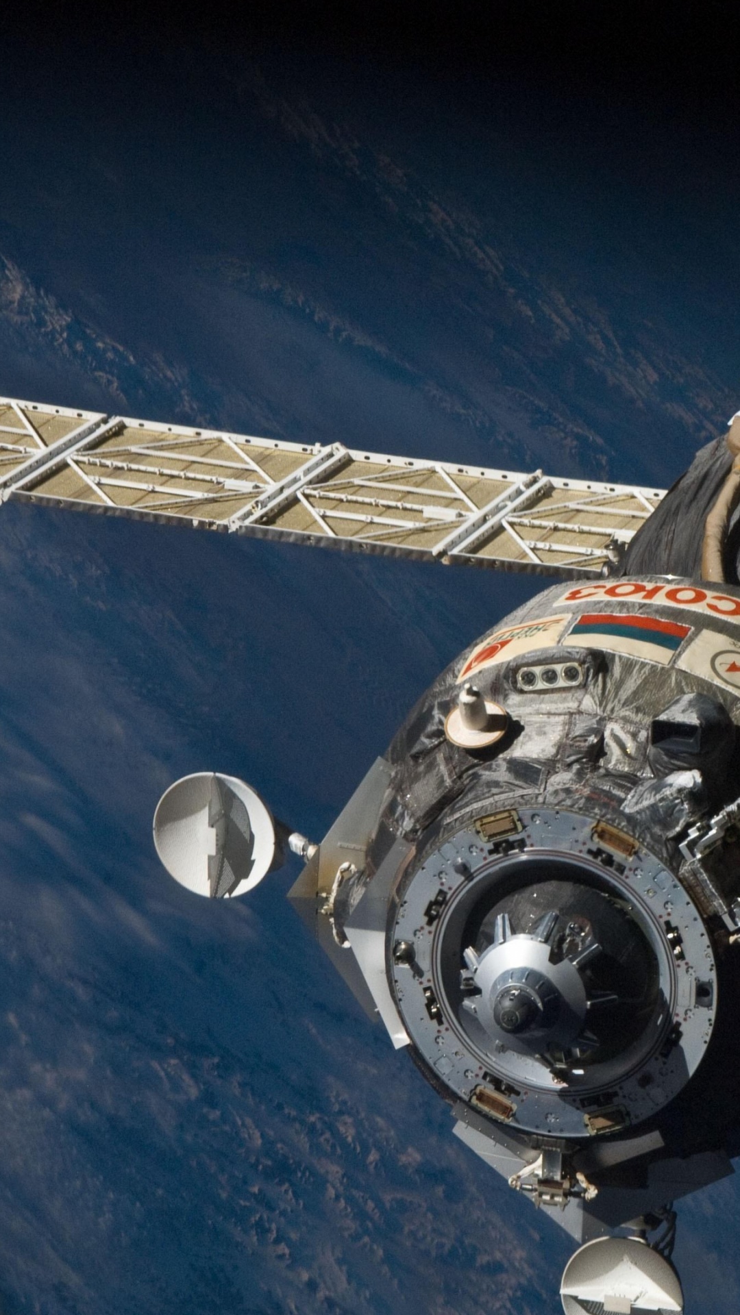 Обои космический аппарат, Международная космическая станция, космическое пространство, астронавт, космическая станция в разрешении 1080x1920