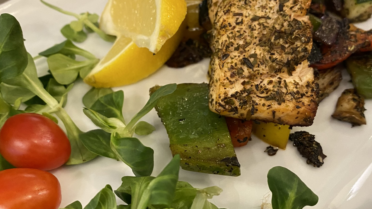 Обои листовой овощ, вегетарианская кухня, овощ, пища, ингредиент в разрешении 1280x720