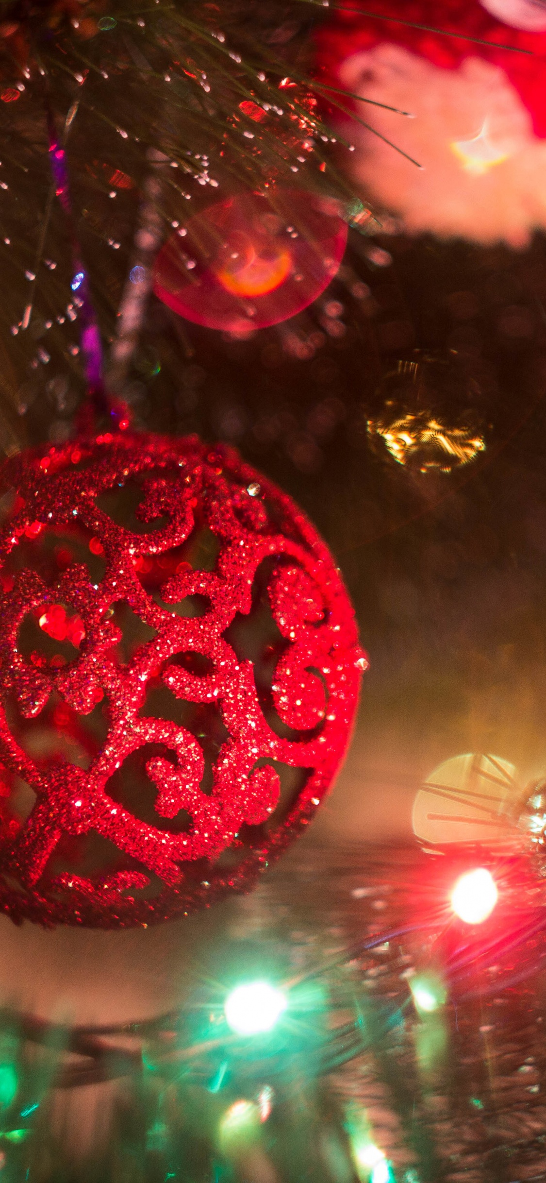 Обои Новый год, Рождественский день, гирлянда, праздник, елка в разрешении 1125x2436