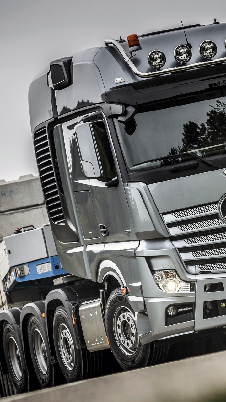 Обои грузовик, транспорт, автомобильные колеса, автошины, автомобильные шины в разрешении 720x1280