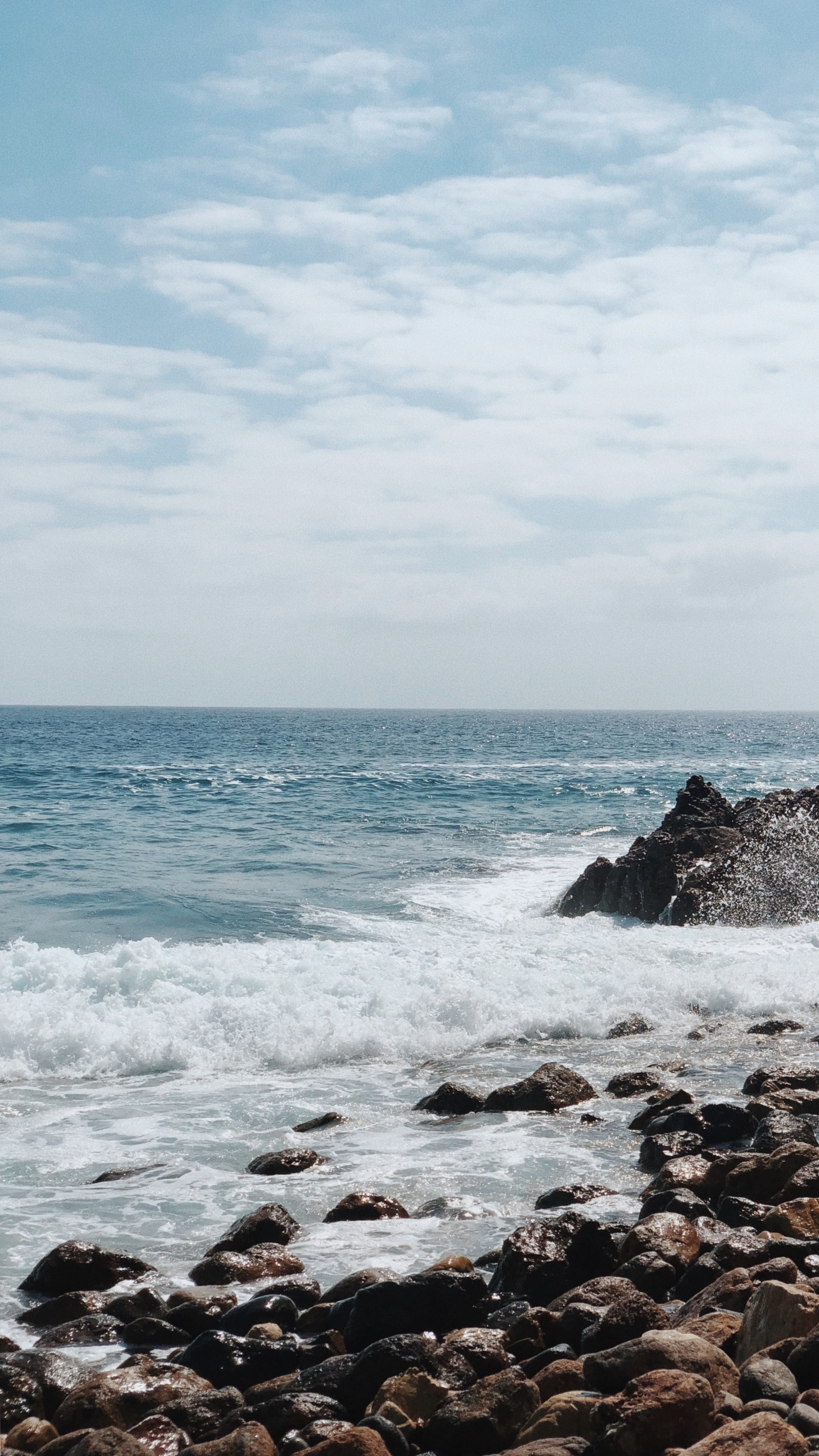 Обои море, побережье, вода, мыс, водоем в разрешении 1440x2560