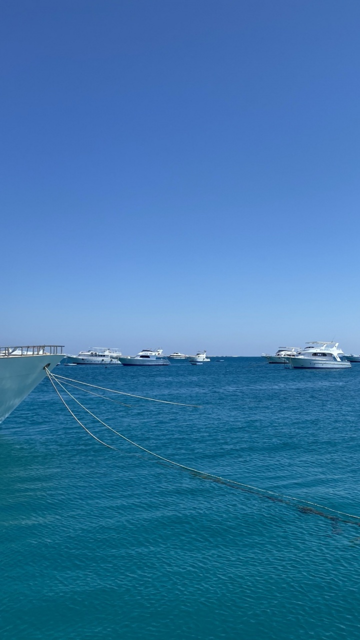 Обои море, вода, лодка, судно, корабельная архитектура в разрешении 720x1280