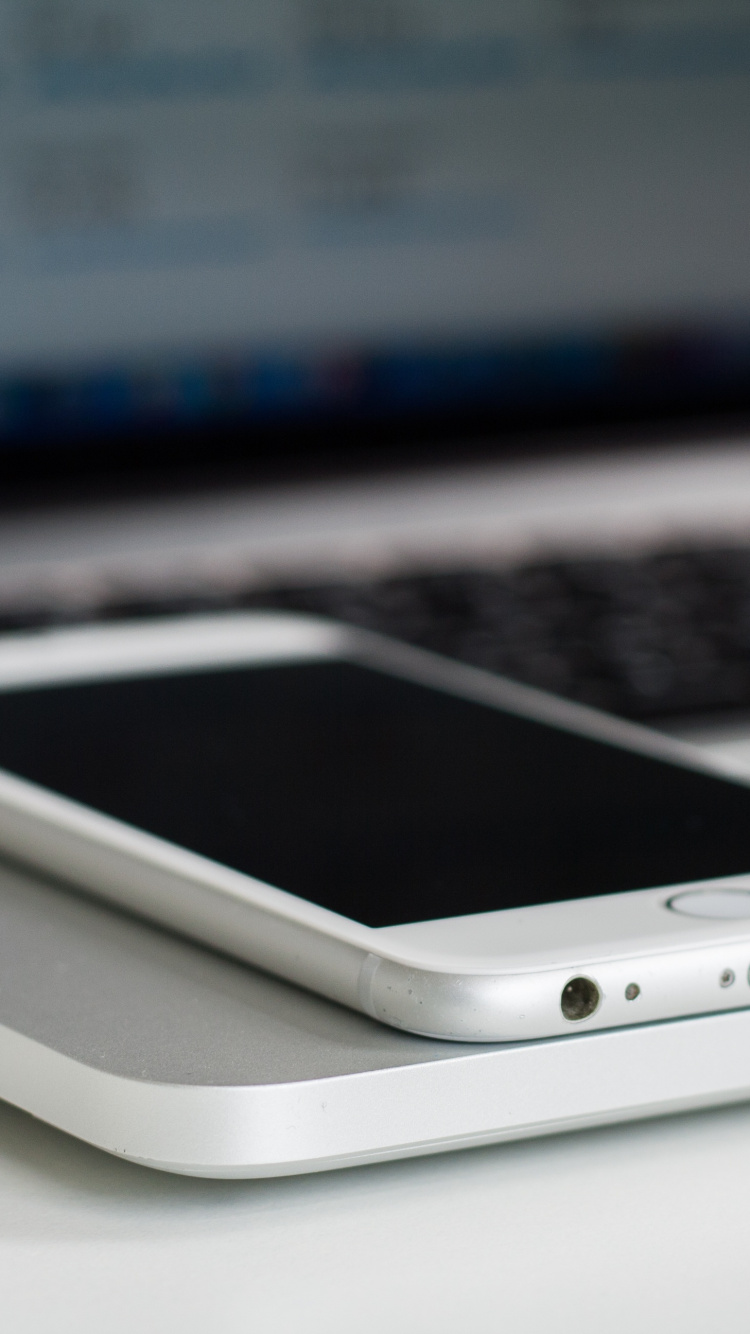 Обои смартфон, Apple МасВоок Pro, apple, гаджет, белые в разрешении 750x1334