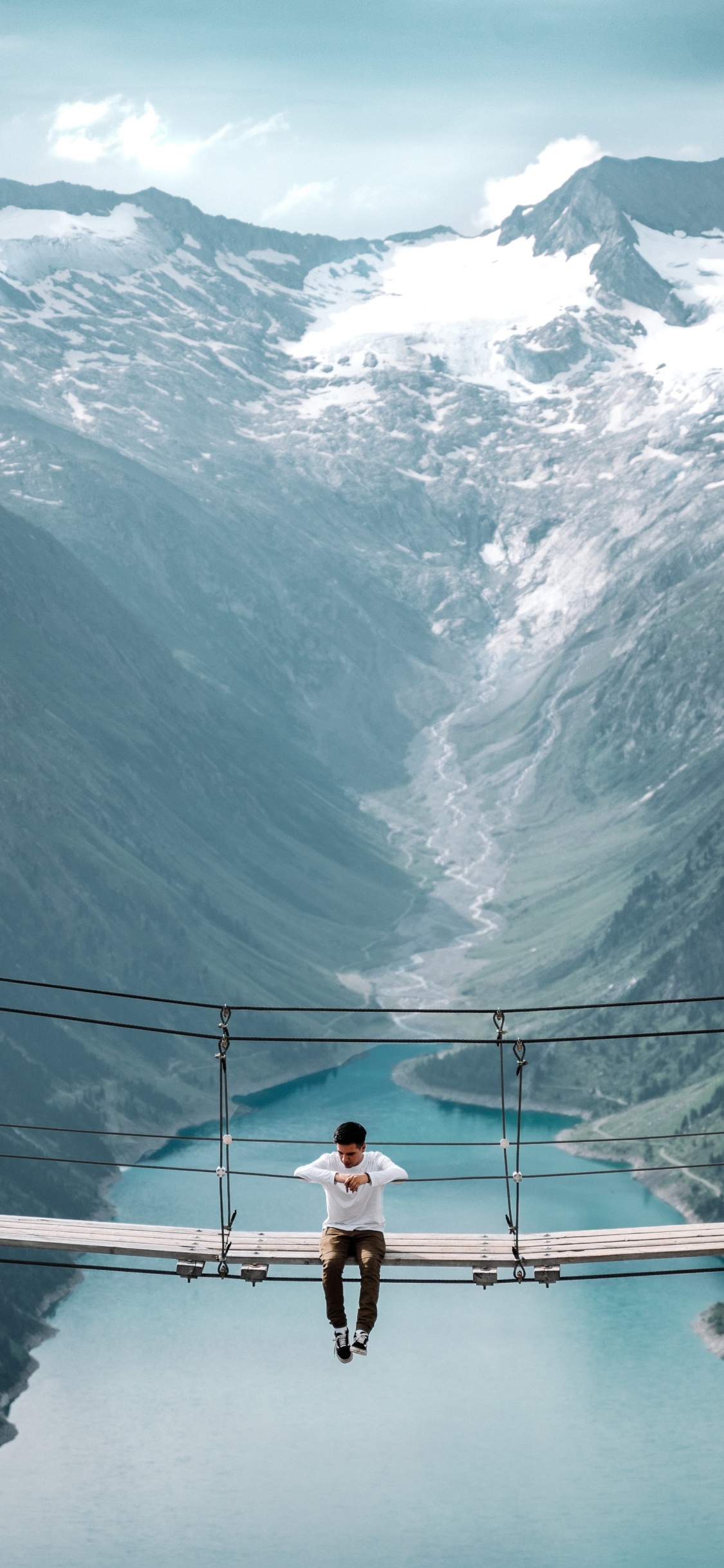 Обои гора, ледяная форма, фьорд, горный рельеф, отражение в разрешении 1125x2436