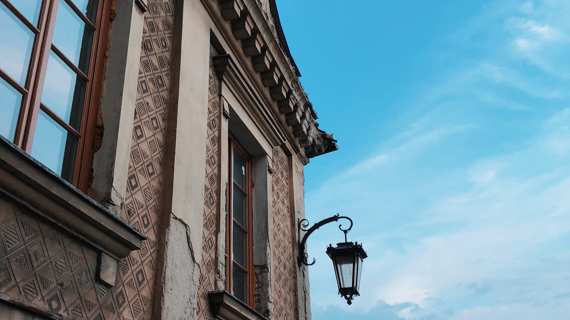 Обои Люблинский замок, окно, уличный фонарь, городок, осветительная арматура в разрешении 1920x1080