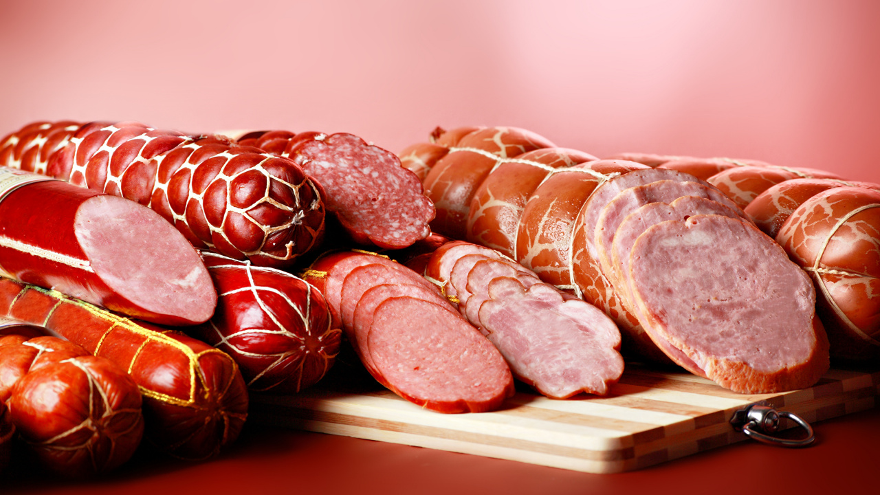 Обои колбаса, курение, мясная закуска, пища, мясо в разрешении 1280x720