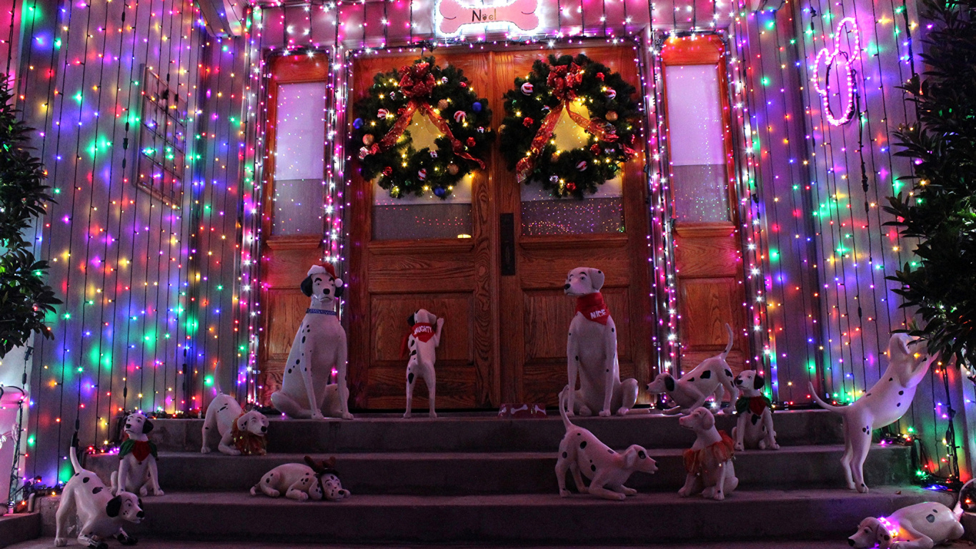 Обои Уолт Дисней, Рождественский день, Новый год, свет, освещение в разрешении 1366x768