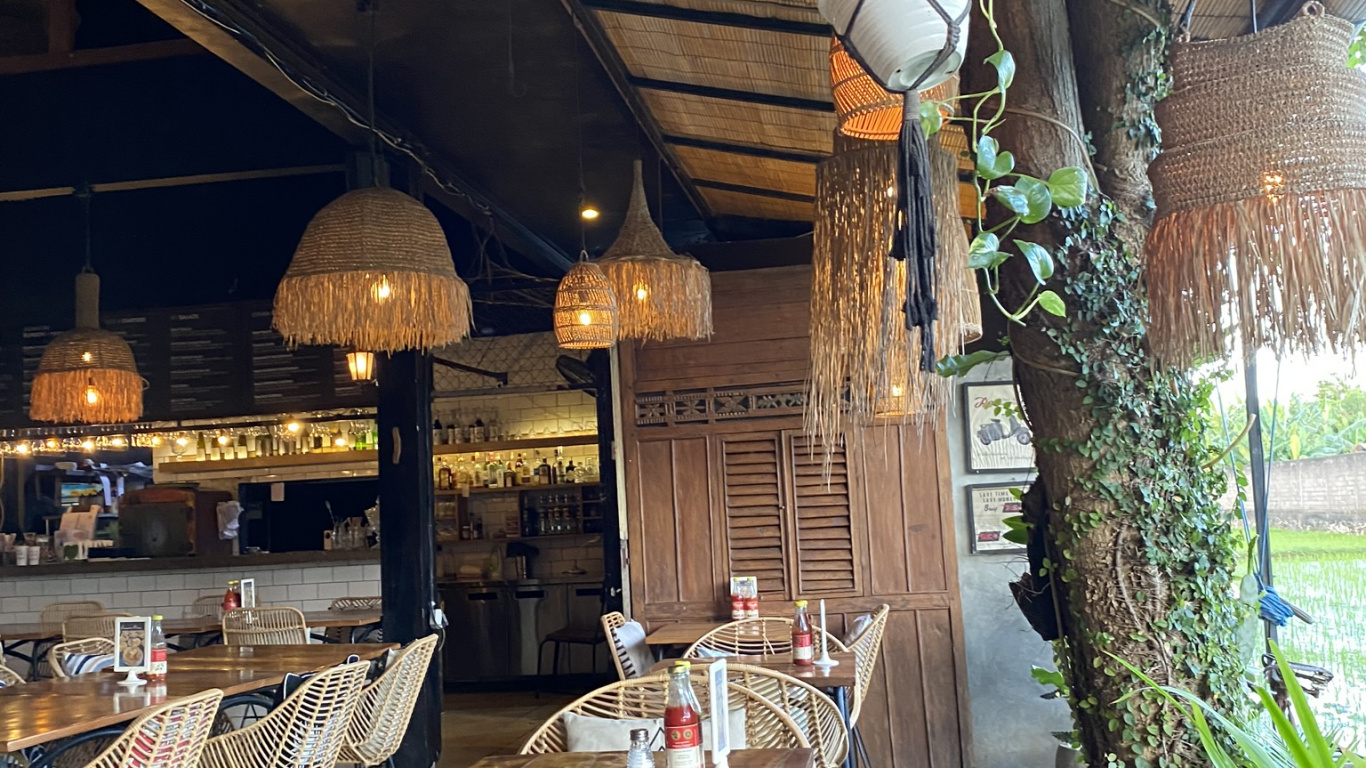 Обои таблица, освещение, мебель, осветительная арматура, плоть в разрешении 1366x768