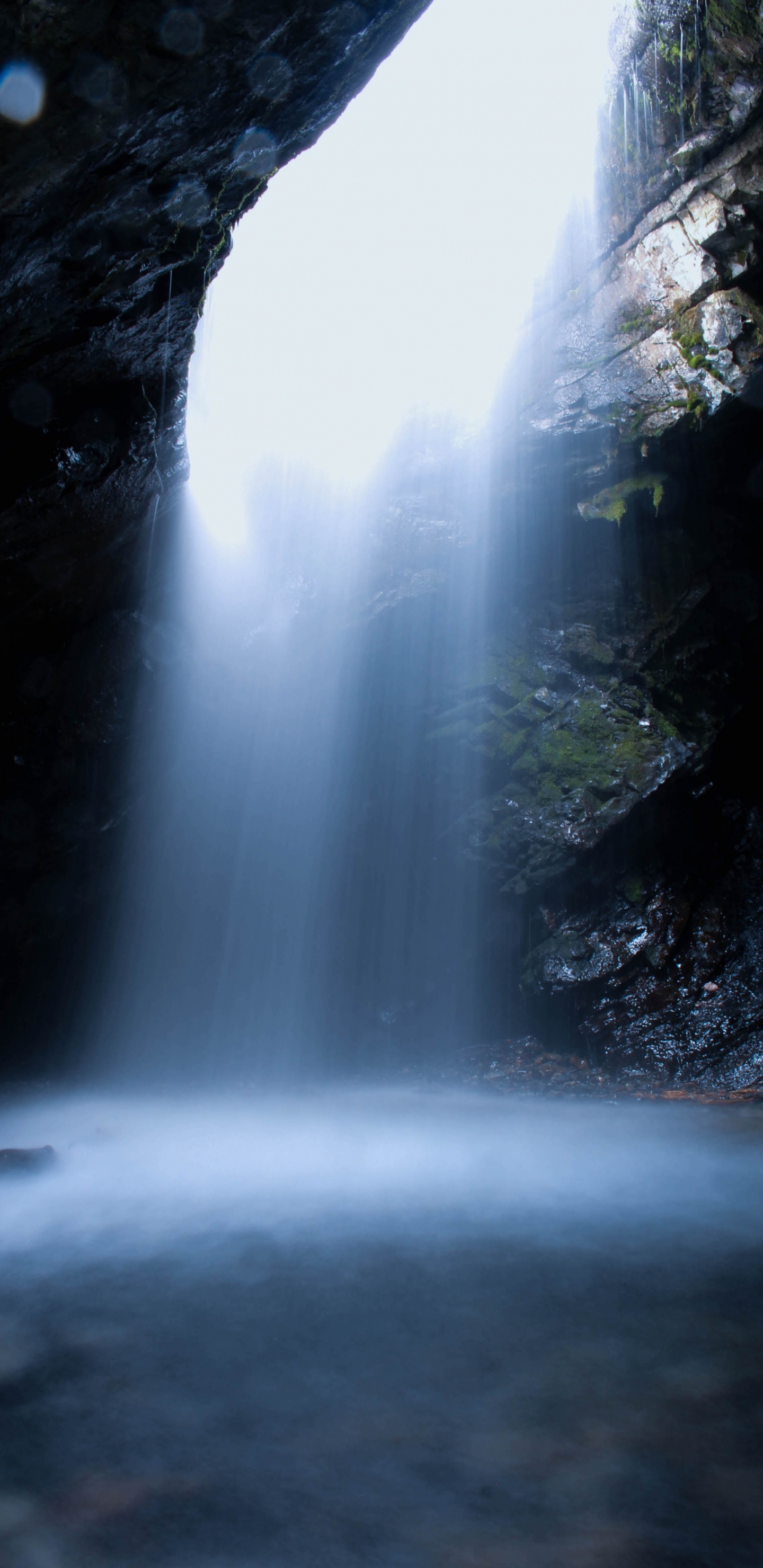 Обои Пончик Падает, вода, гидроресурсы, Природа М, свет в разрешении 1440x2960